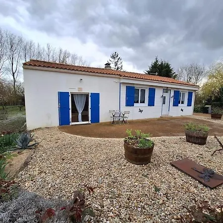 La Petite Holiday home Maille (Vendee)